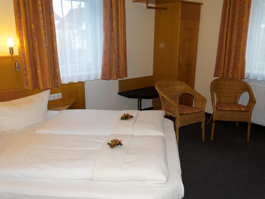 Hotel Sonne - Haus 2 Идщайн Стая снимка