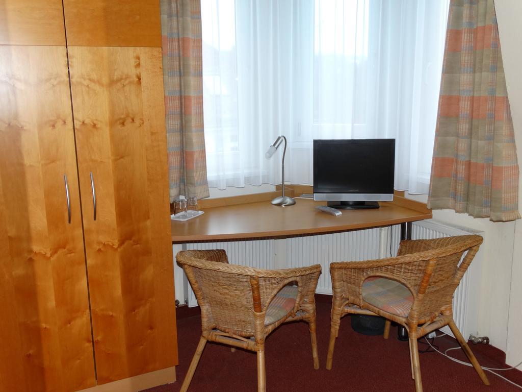 Hotel Sonne - Haus 2 Идщайн Стая снимка