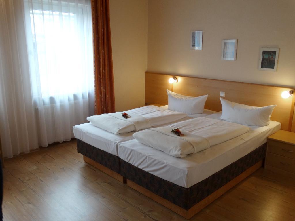 Hotel Sonne - Haus 2 Идщайн Стая снимка