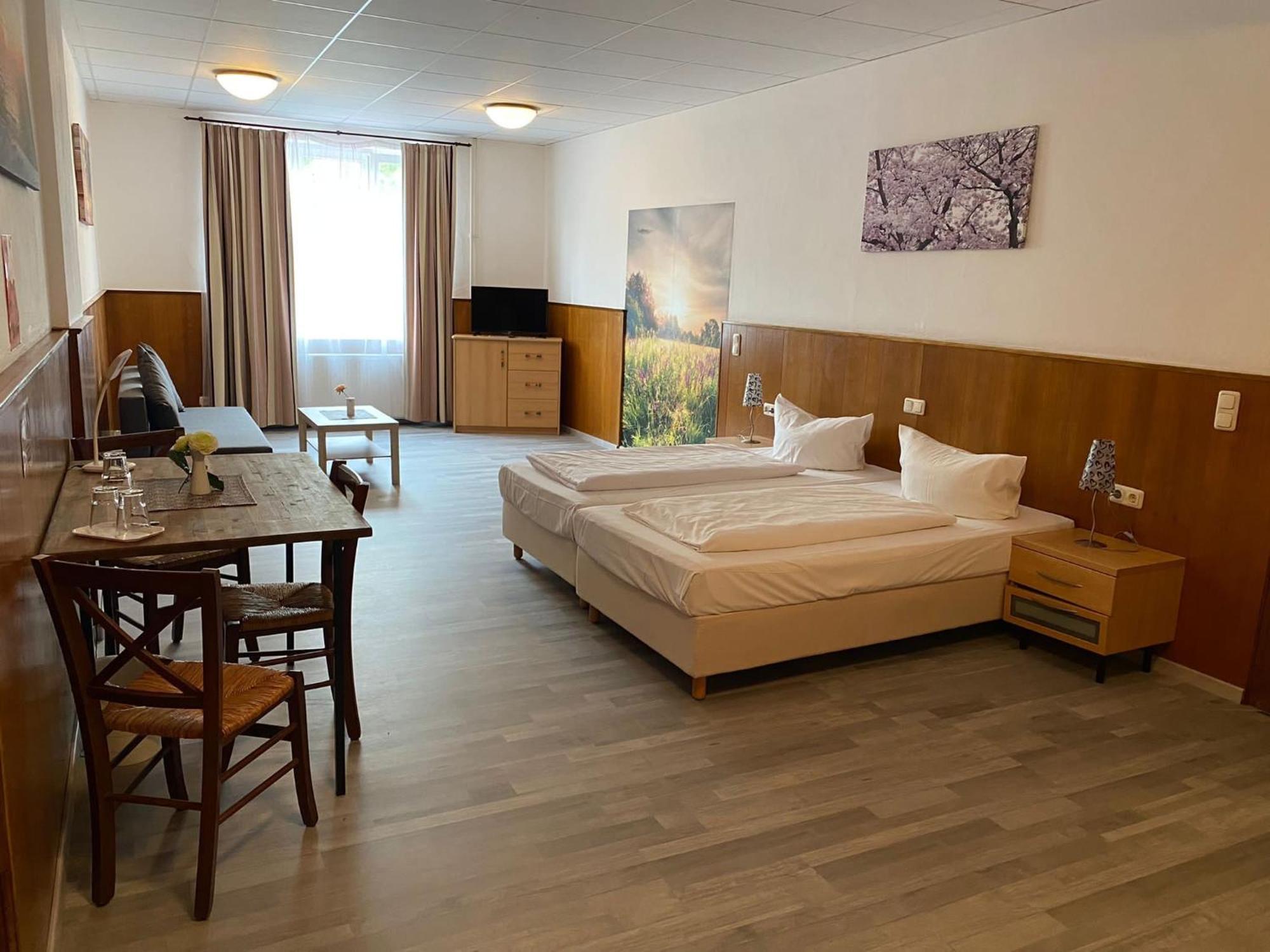 Hotel Sonne - Haus 2 Идщайн Екстериор снимка